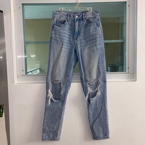 AE MOM JEANS SIZE 2 REG